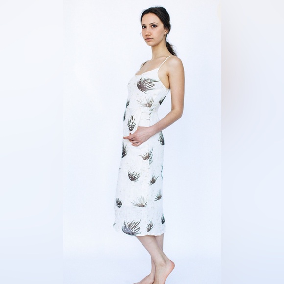 Objects Without Meaning Amber Dress White Palm - Picture 4 of 16